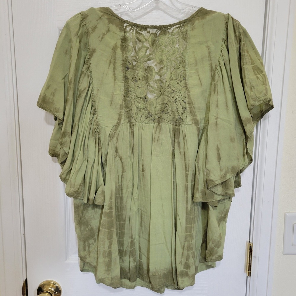 Dressbarn Sage Green Tie Dye Embroidered Lace Back Flutter Sleeve Blouse Medium - Picture 6 of 7
